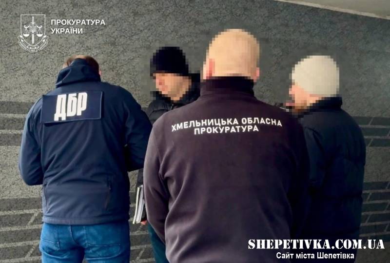 Продавали дозволи поштою: на Хмельниччині судитимуть посадовця Держпраці та комерсантку