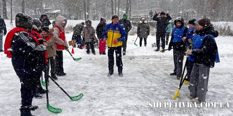 У Шепетівці відбувся благодійний хокейний турнір на підтримку ЗСУ