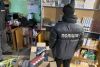 У мешканця Шепетівщини вилучили понад 10 тисяч пачок цигарок, 300 л алкоголю та автомат