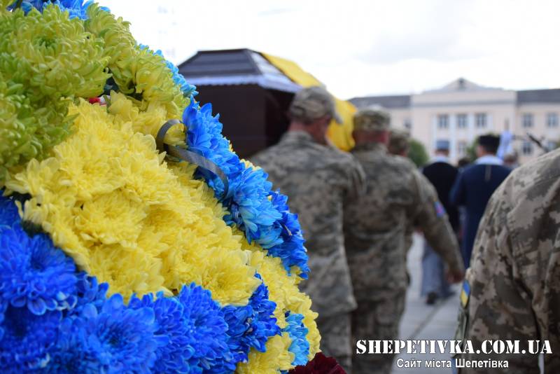«Туман» із творчою душею та великим серцем: у Шепетівці прощалися з воїном Вадимом Зигулею