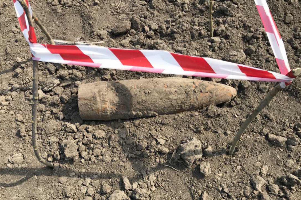 У Білокриниччі під час польових робіт виявили артилерійський снаряд