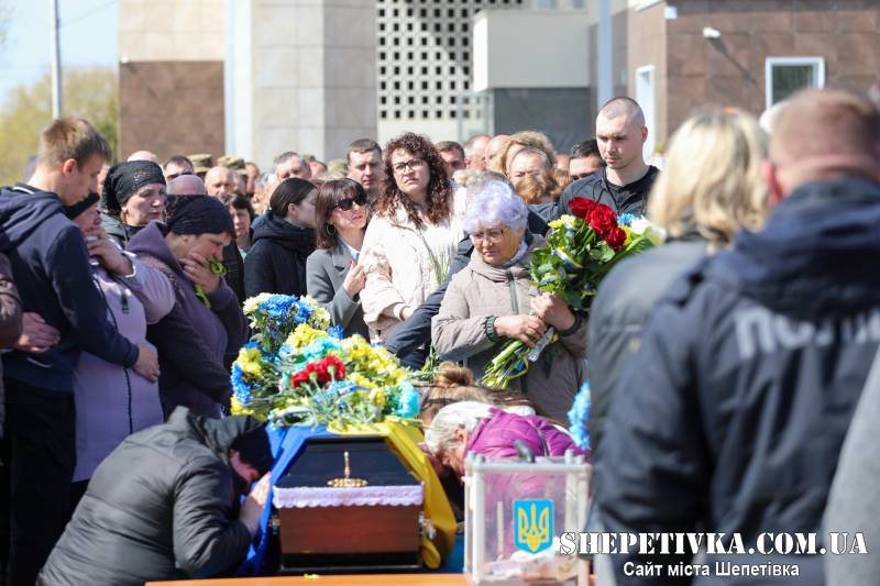 Нетішин провів у останню дорогу 25-річного захисника Вадима Тітова