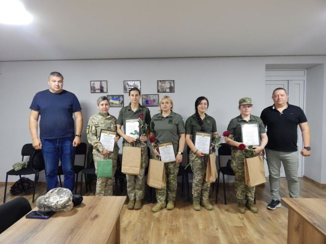 У Шепетівці військових та цивільних медиків віншували напередодні їх професійного свята