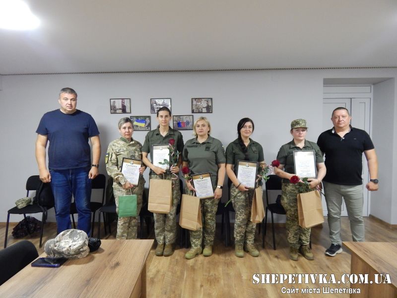 У Шепетівці військових та цивільних медиків віншували напередодні їх професійного свята