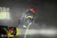 На Шепетівщині через необережність під час куріння горів будинок