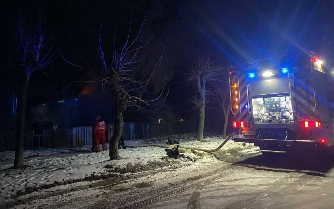 У Шепетівці горів будинок та квартира, одного з власників врятувати не вдалось