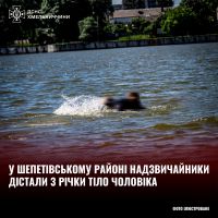 У Шепетівському районі надзвичайники дістали з річки тіло потопельника
