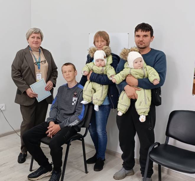 Підтримати Артура під час отримання першого паспорта прийшла вся родина