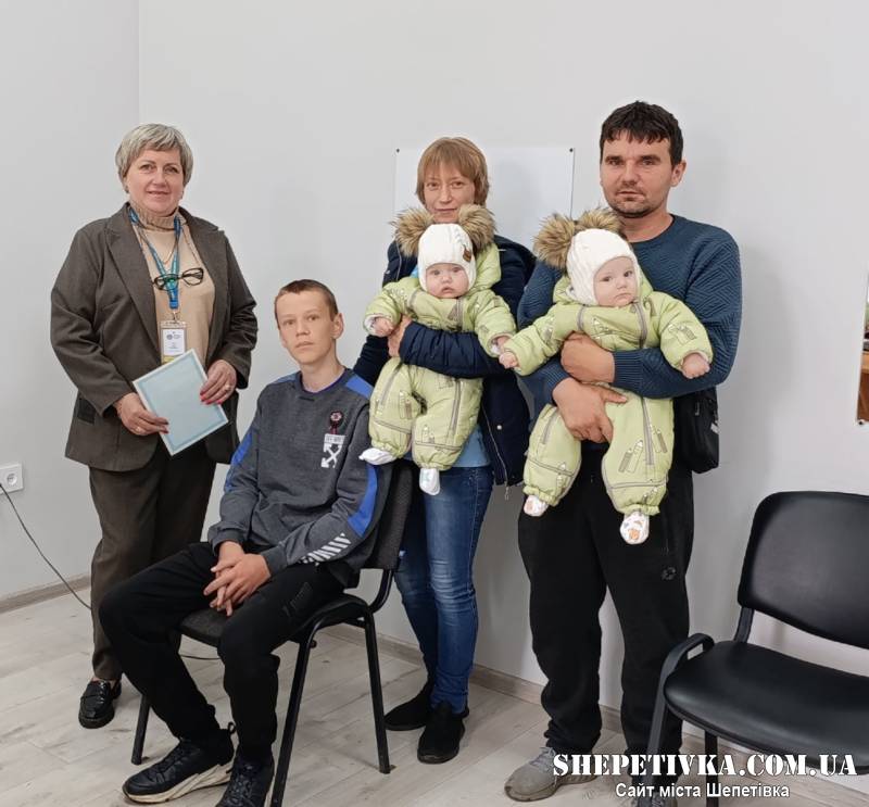 Підтримати Артура під час отримання першого паспорта прийшла вся родина