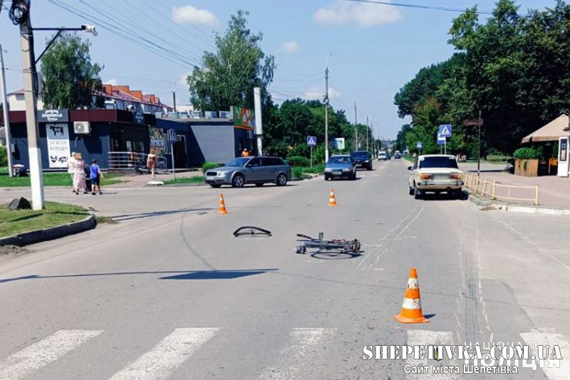 У Славуті 79-річний велосипедист втрапив під колеса автомобіля