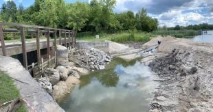 У Шепетівці реконструюють греблю на "парушці" та обіцяють облаштувати пляж