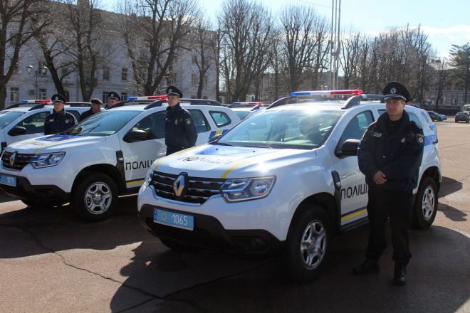 Поліцейські Грицівської та Ленковецької громад отримали службові автомобілі