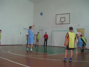 Змагання з баскетболу серед юнаків