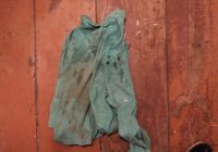 Жінка через гроші ледь не зарізала співмешканця