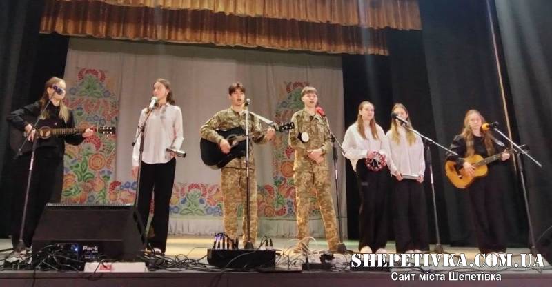 Школярі Шепетівки зібрали 16 тис грн на дрони під час благодійного концерту