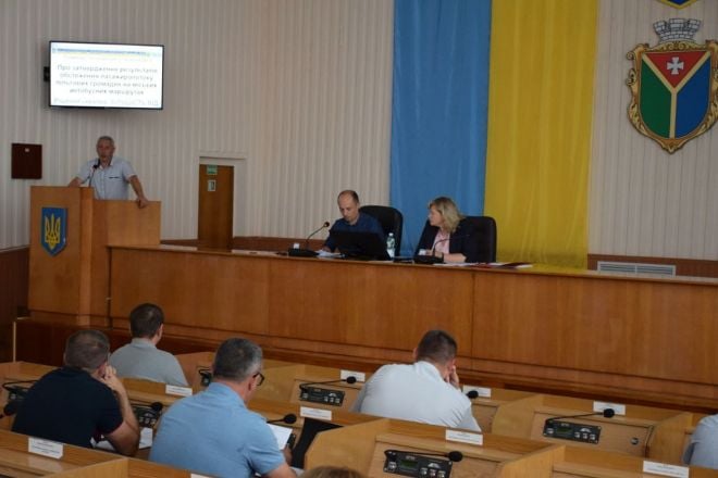 Виконком: погрози «Шепетівського АТП 16807», сміттєві баки, квартира медикам, модернізація теплопостачання