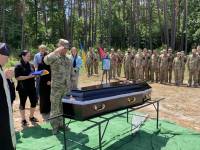 З фронту повернувся з підірваним здоров'ям: у Славуті попрощалися із Захисником Дмитром Яцкевичем