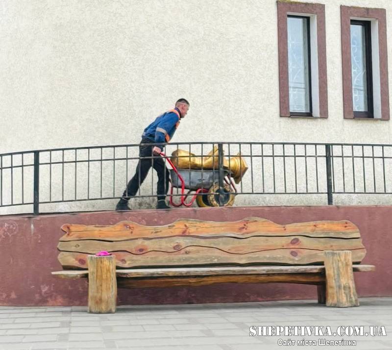 У Славуті нарешті демонтувати погруддя Антону Одусі, і не лише його, але це все одно не все