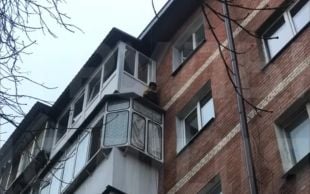 Патрульні рятували 7-річного хлопчика, який опинився на даху балкона