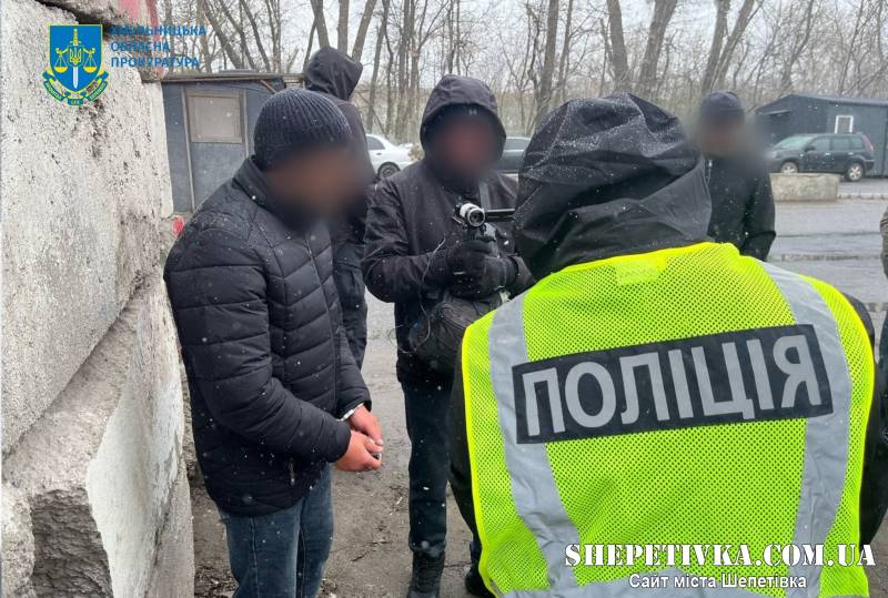Прострелили ногу, відібрали автомобіль та втекли, але блокпост не проїхали