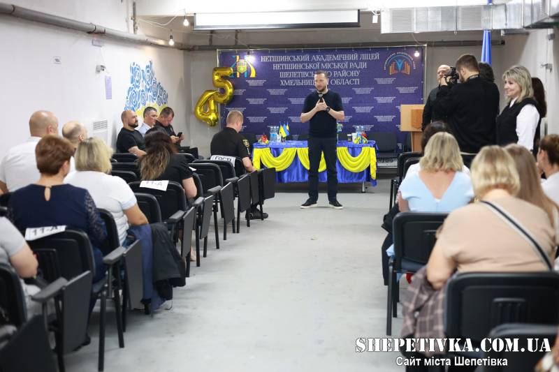Сергій Тюрін відвідав Нетішинський академічний ліцей, який цьогоріч відзначає 45-річчя