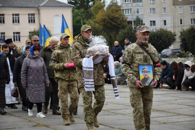 Шепетівка прощалася з полеглим командиром гармати, сержантом Іваном Рябим