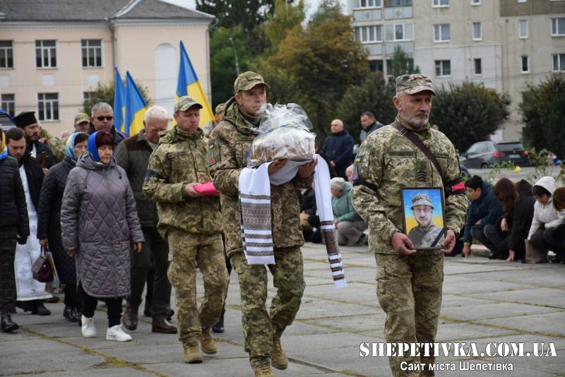 Шепетівка прощалася з полеглим командиром гармати, сержантом Іваном Рябим