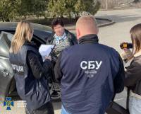 Начальниця вантажної станції вимагала в агрофірми 10 тисяч доларів хабаря