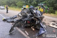 На Хмельниччині слідчі встановлюють обставини ДТП, у якій загинуло двоє осіб