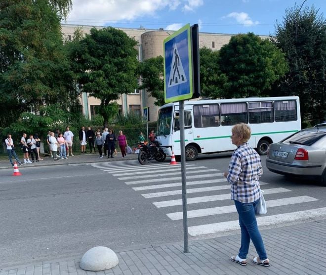 У Шепетівці знову трапилась ДТП за участі неповнолітнього мотоцикліста