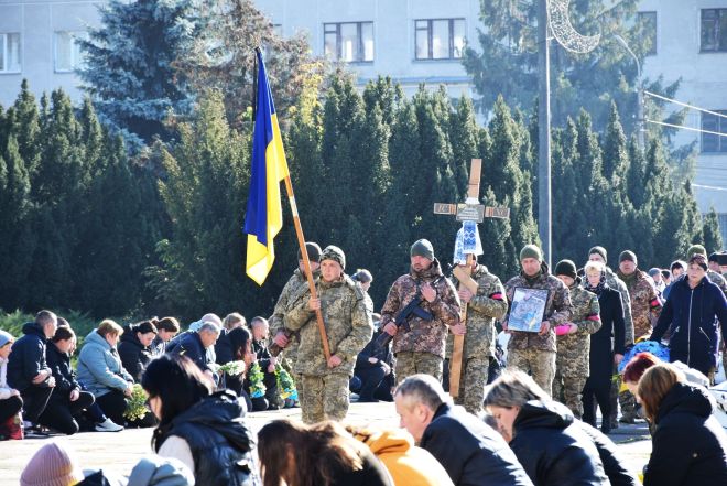 Батько трьох синів став на захист за 8 днів до повномасштабки: у Шепетівці прощались із Олександром Гордим