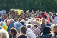 У Нетішині навколішки проводжали в останню дорогу воїна Будигу Дмитра