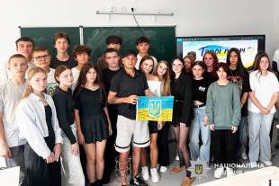 У Славуті школярі зустрілись із оборонцем «Азовсталі» Зіновієм Михалюньо