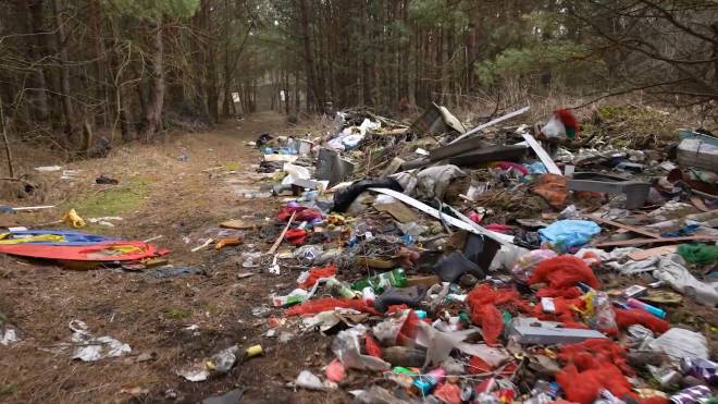 39 вантажних автомобілів сміття вивезли з території «Голубих озер»