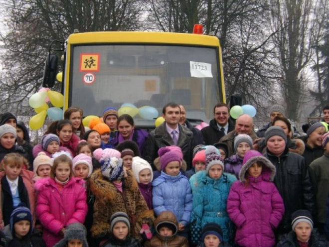 Мокіївська школа отримала шкільний автобус