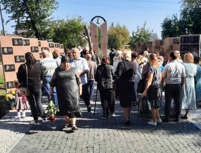 У Ізяславській громаді відкрили меморіал воїнам загиблим за незалежність України