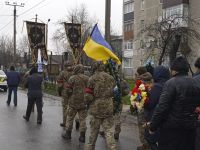 Ізяславська громада прощалась із солдатом Бежевцем Русланом Миколайовичем