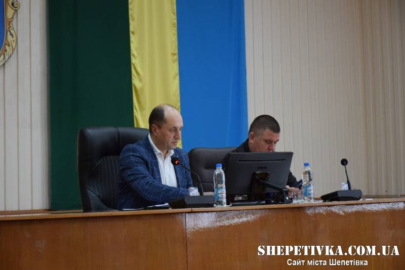 Борги тепломережі, збільшення штату міськради, ліквідація дитячого садочку та земельний скандал: сесія міськради