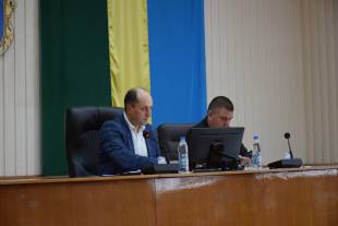 Борги тепломережі, збільшення штату міськради, ліквідація дитячого садочку та земельний скандал: сесія міськради