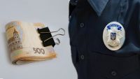 На Шепетівщині начальник відділу патрульної поліції за хабар мав "замняти" справу