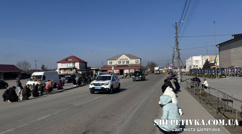 Серце матері не витримало окупації, а його — ворожої атаки: Білокриниччя попрощалася із захисником Сергієм Шевчуком