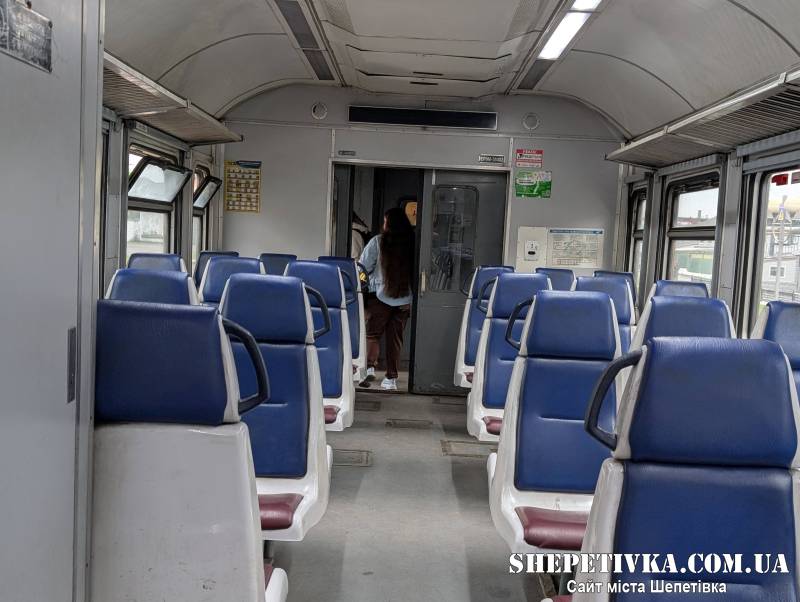 Через ремонті роботи на кілька тижнів змінюється розклад руху приміських поїздів