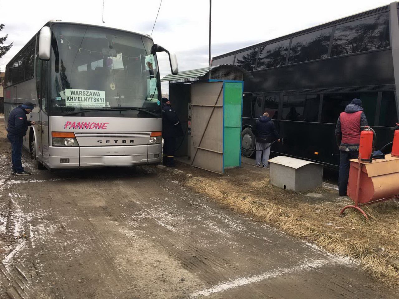 У Шепетівці на території автобусного парку виявлено нелегальну АЗС