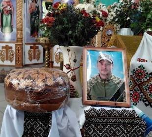На Шепетівщині провели у засвіти 27-річного воїна Андрія Свинара