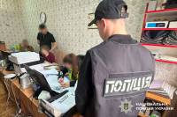 Син утік, а матір чекає на суд: викрито схему фіктивного працевлаштування до вишу
