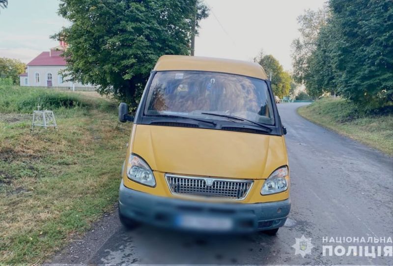 На Шепетівщині 11-річна велосипедистка втрапила під колеса автобуса
