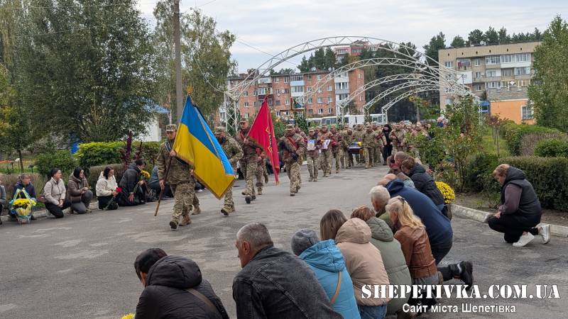 Повернувся із-за кордону, щоб боронити Україну: у вічність провели Руслана Антошка