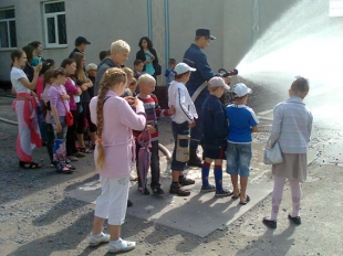 Провели екскурсію школярам пожежно-рятувальною частиною