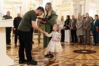 Президент вручив рідним загиблого шепетівчанина Меся Олексія орден «Золота Зірка»