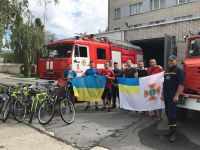 З нагоди свят шепетівські рятувальники здійснили велопробіг протяжністю понад 80 км